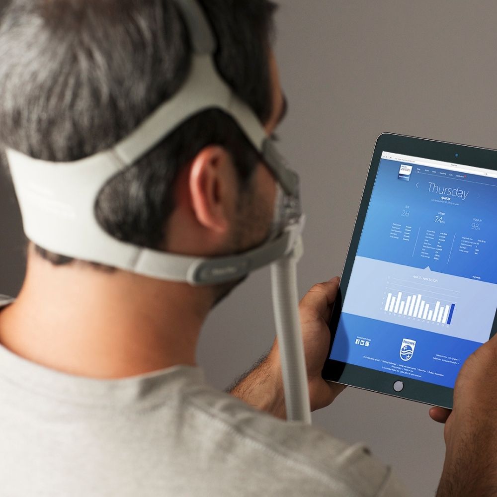Back of head of person wearing the Philips Amara View Full Face CPAP Mask and looking at DreamMapper data